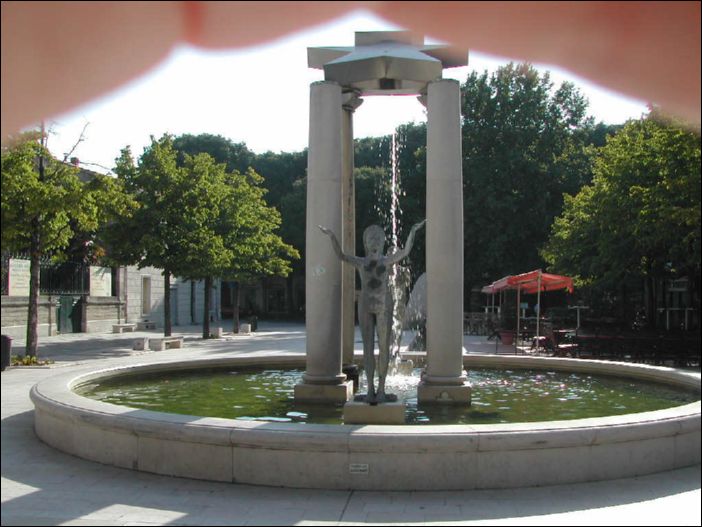 045- Nimes
